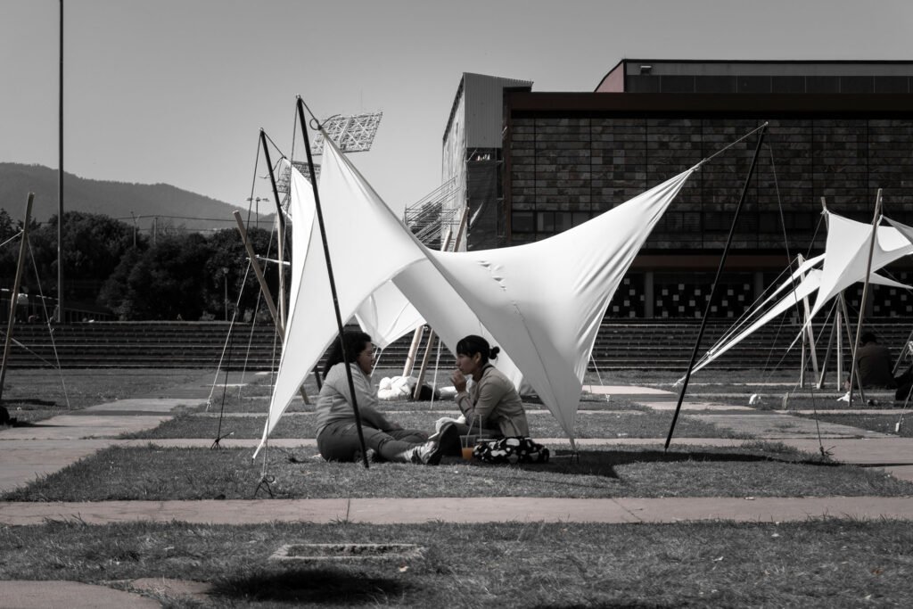 Montaje de velarias, Facutlad de arquitectura, UNAM